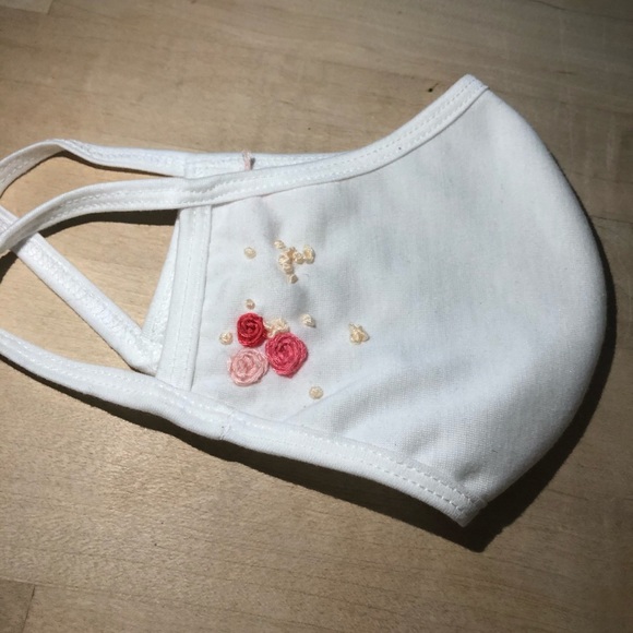 Hand embroidered face mask. - Picture 1 of 3